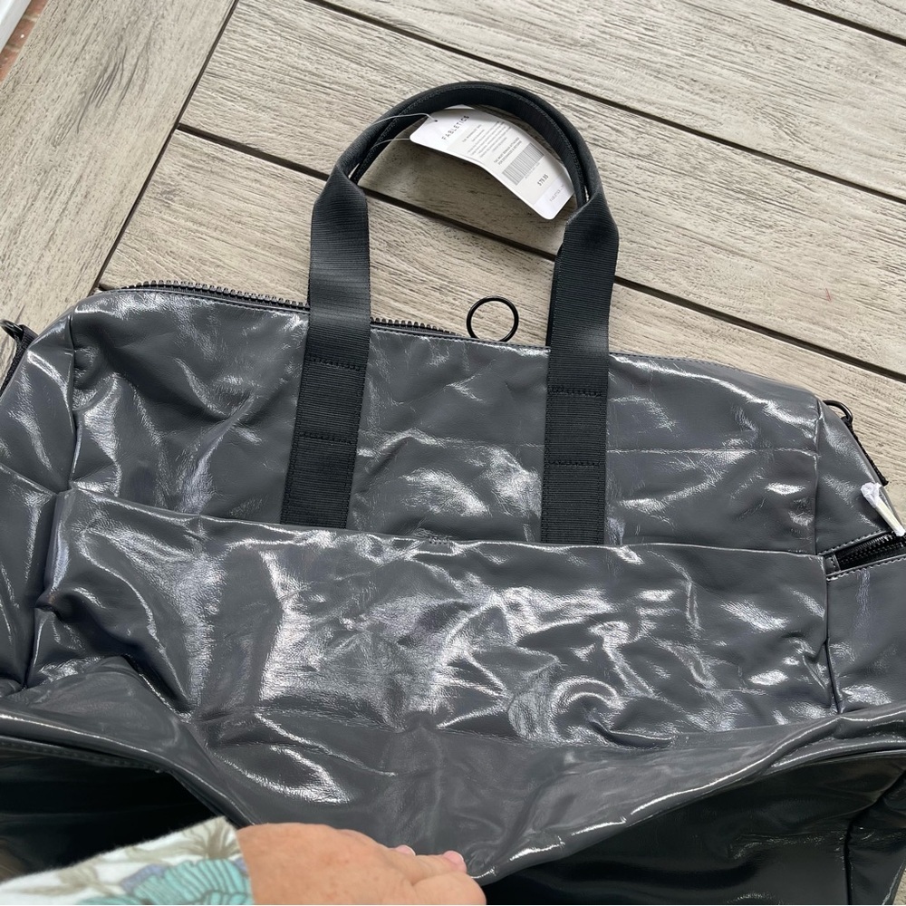 Fabletics The Minimalist Bag Travel Gray Duffle Bag NWT - Picture 3 of 8